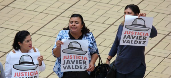 Agresiones contra periodistas crecen 23% en 2017: Artículo 19