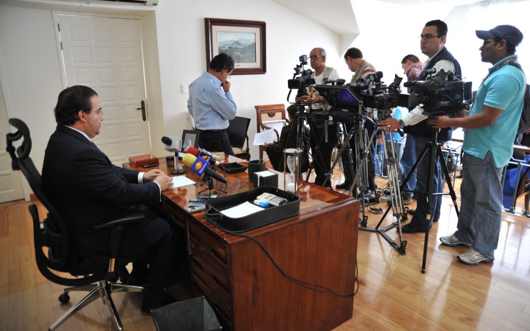 Con convenios controlaban gobernadores mexicanos a la prensa